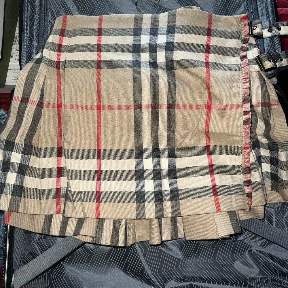 Authentic Burberry Tan Plaid Women's Skirt - Picture 6 of 6
